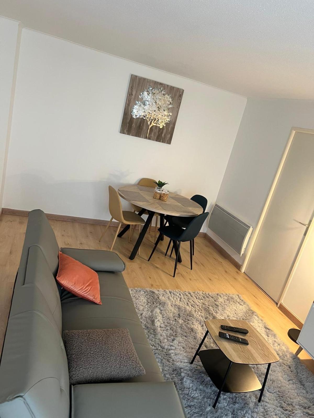 Champion Suites Sarcelles Eksteriør bilde