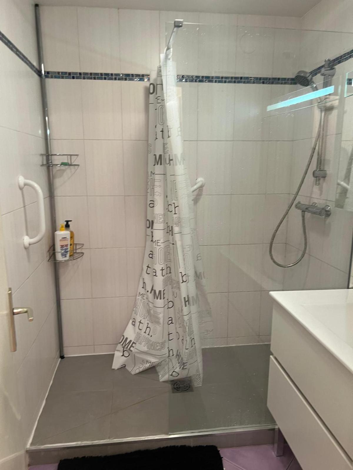 Champion Suites Sarcelles Eksteriør bilde